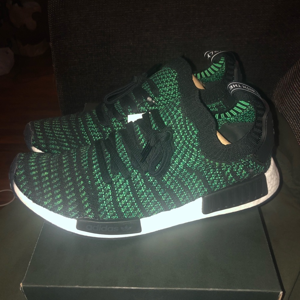 Black & green men’s adidas nmd r1 stilt pk